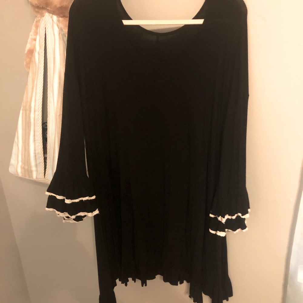 Cream and black top